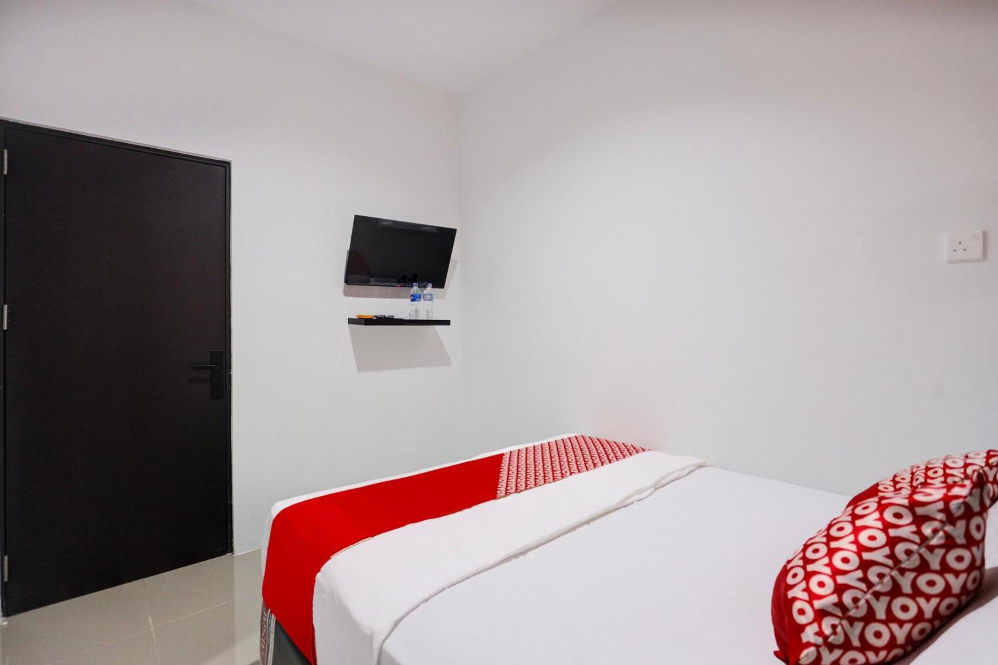 Super Oyo Capital O 93076 Batam Backpacker Guesthouse 2 Pembunuh Exterior foto